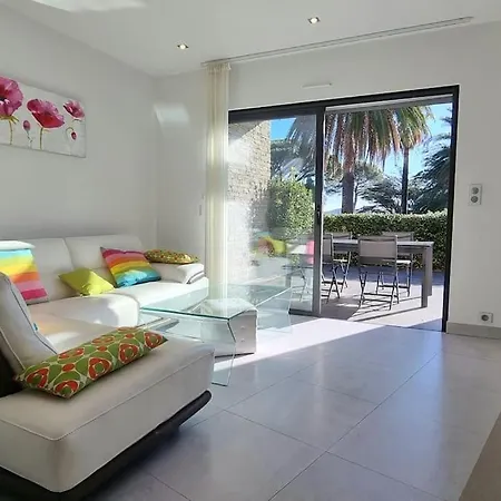 Chez K&d Appartement, Piscine, 150m * Grimaud