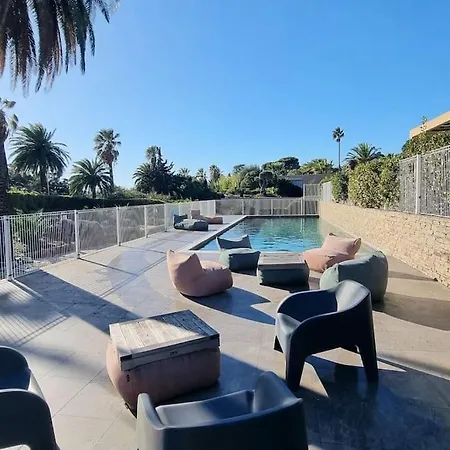 Chez K&d Appartement, Piscine, 150m Grimaud