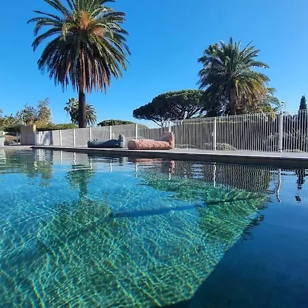 Chez K&d Appartement, Piscine, 150m * Grimaud