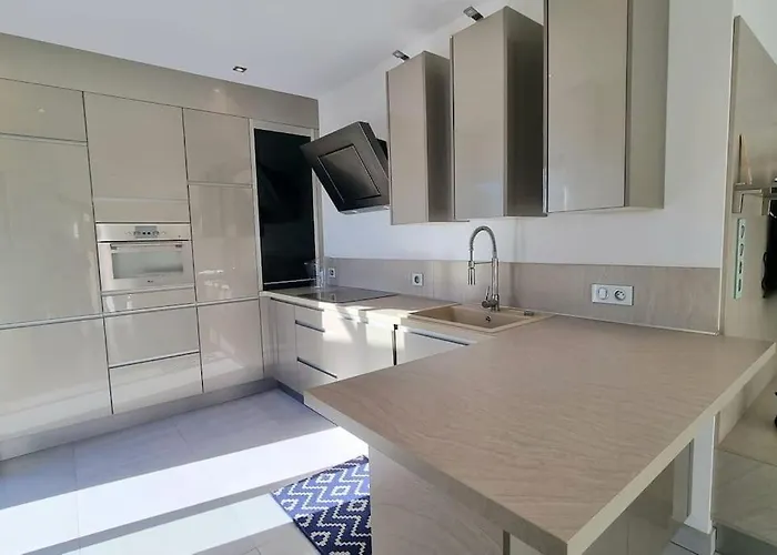 Chez K&d Appartement, Piscine, 150m شقة